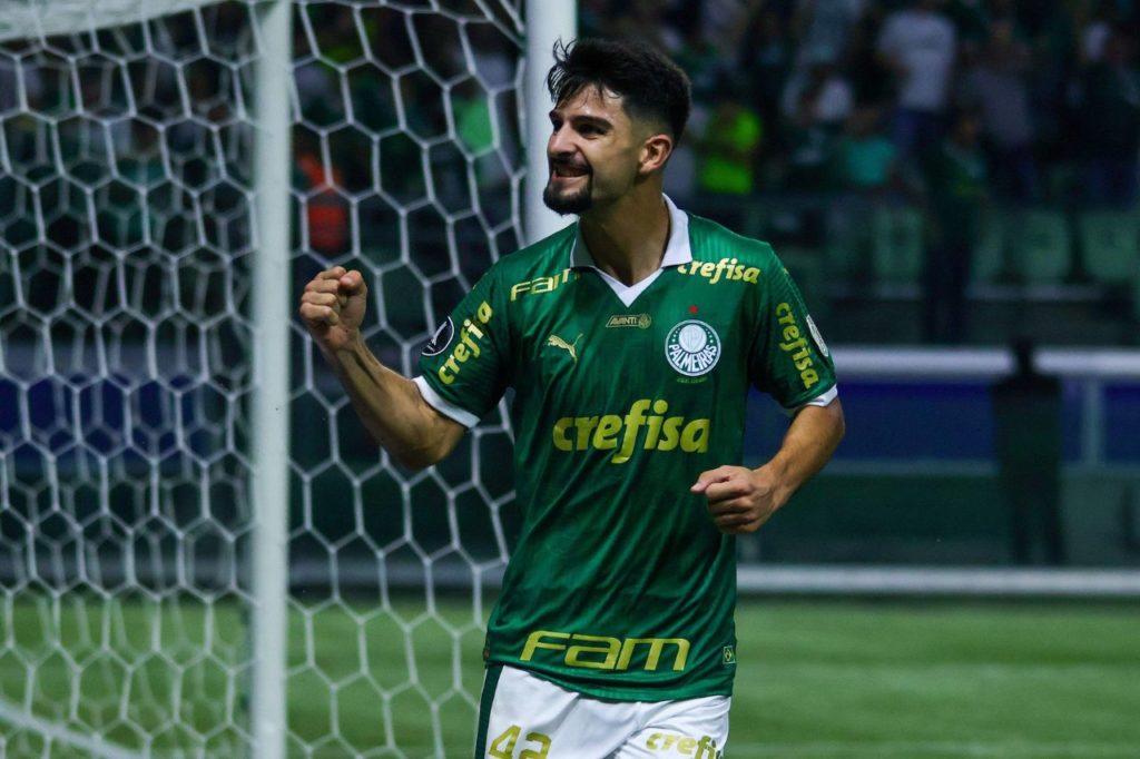 Atacante Flaco López em ação pelo Palmeiras