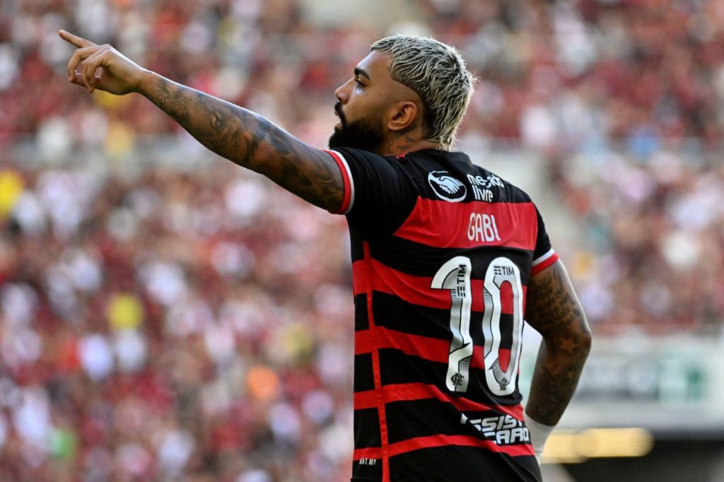 Atacante Gabriel Barbosa, o Gabigol, comemora gol pelo Flamengo no Maracanã