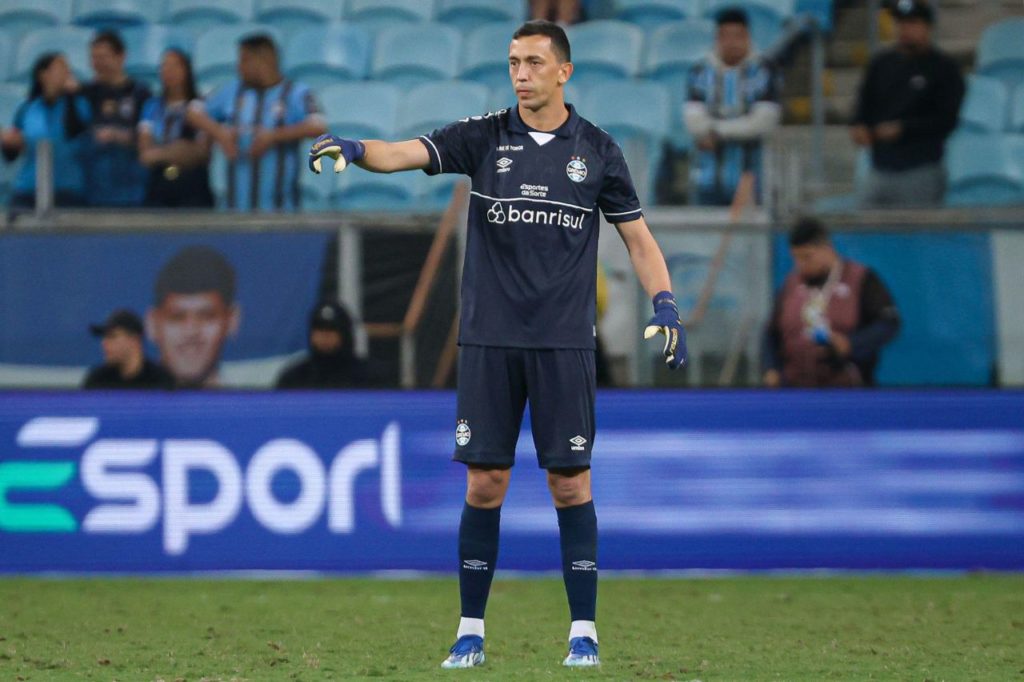Goleiro-Marchesín-jogo-alamy2X1PM1G Goleiro Marchesín em ação pelo Grêmio