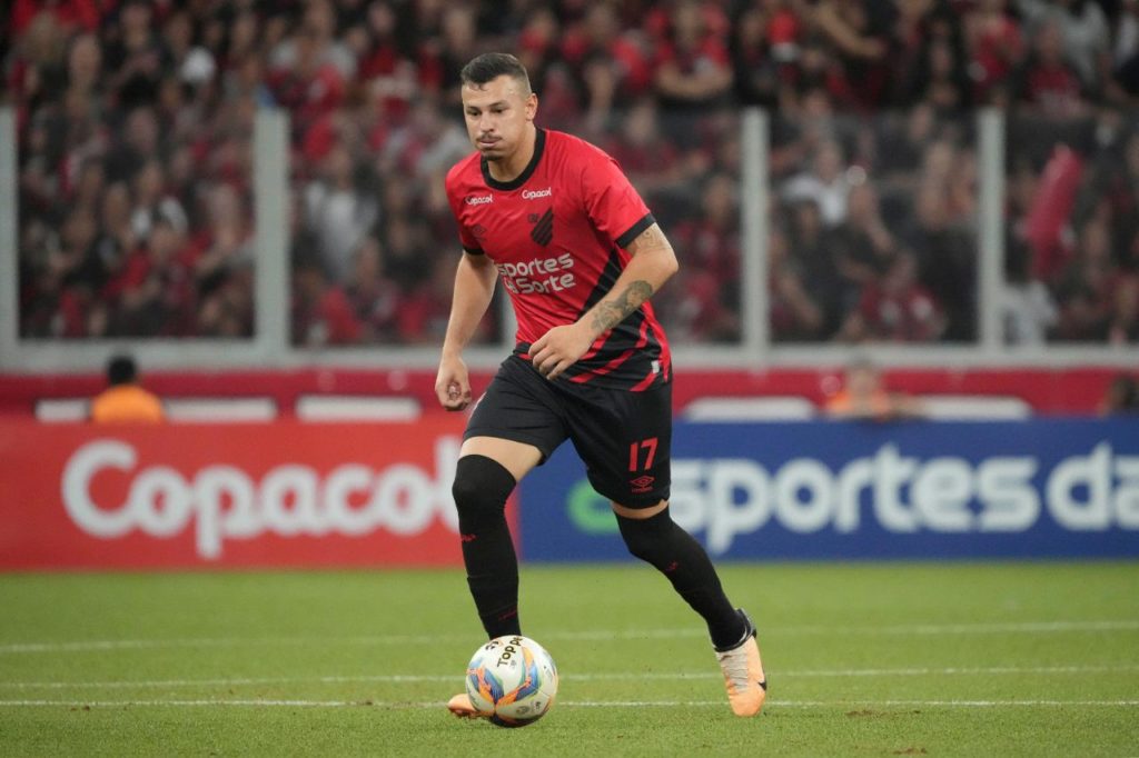 Hugo-Moura-Athletico-jogo-alamy2WF1E96 Hugo Moura jogando pelo Athletico Paranaense