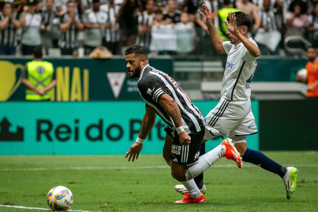 Hulk-Atlético-jogo-alamy2WXF3TS Hulk em ação pelo Atlético-MG na final contra o Cruzeiro