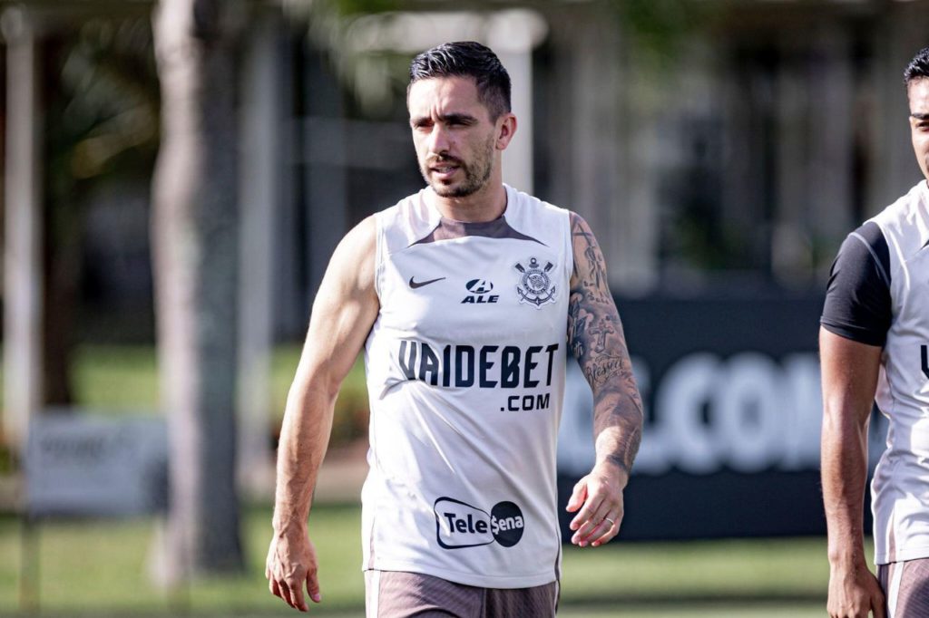 Meia Igor Coronado em treino do Corinthians