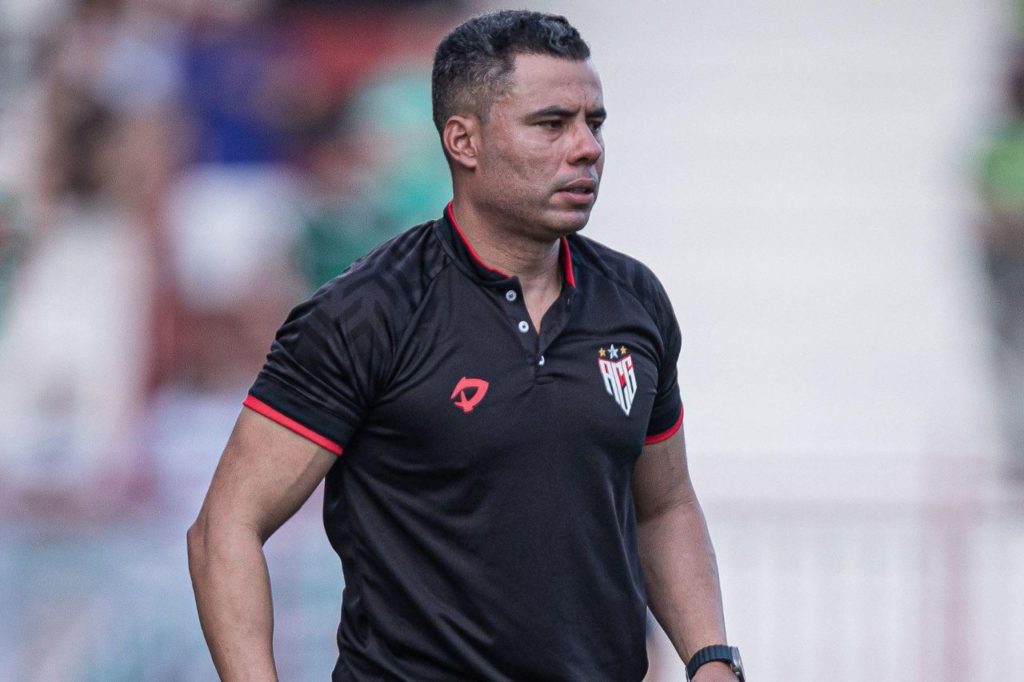 Jair-Ventura-treinador-Atlético-GO-alamy2T9H2AE Técnico Jair Ventura no comando do Atlético-GO