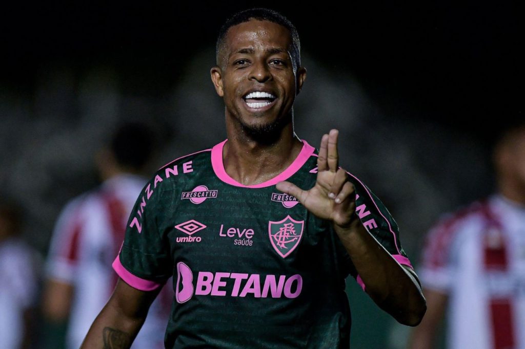 Atacante Keno em ação pelo Fluminense