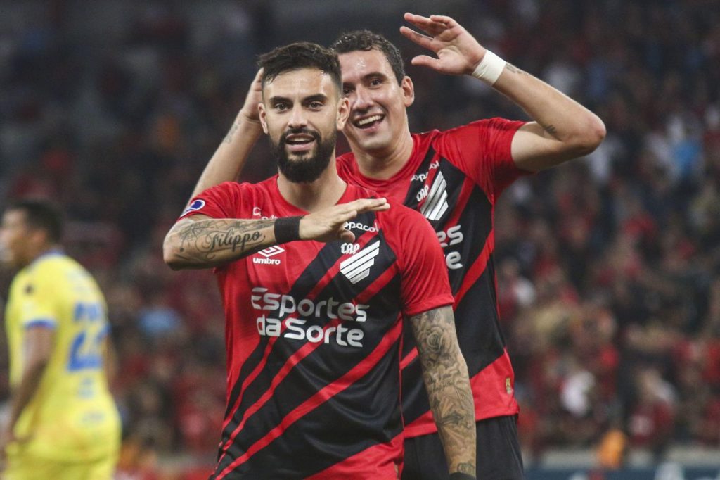 Mastriani-Pablo-Athletico-jogo-alamy2X05C3P Mastriano e Pablo comemorando gol do Athletico Paranaense na vitória sobre o Rayo Zuliano