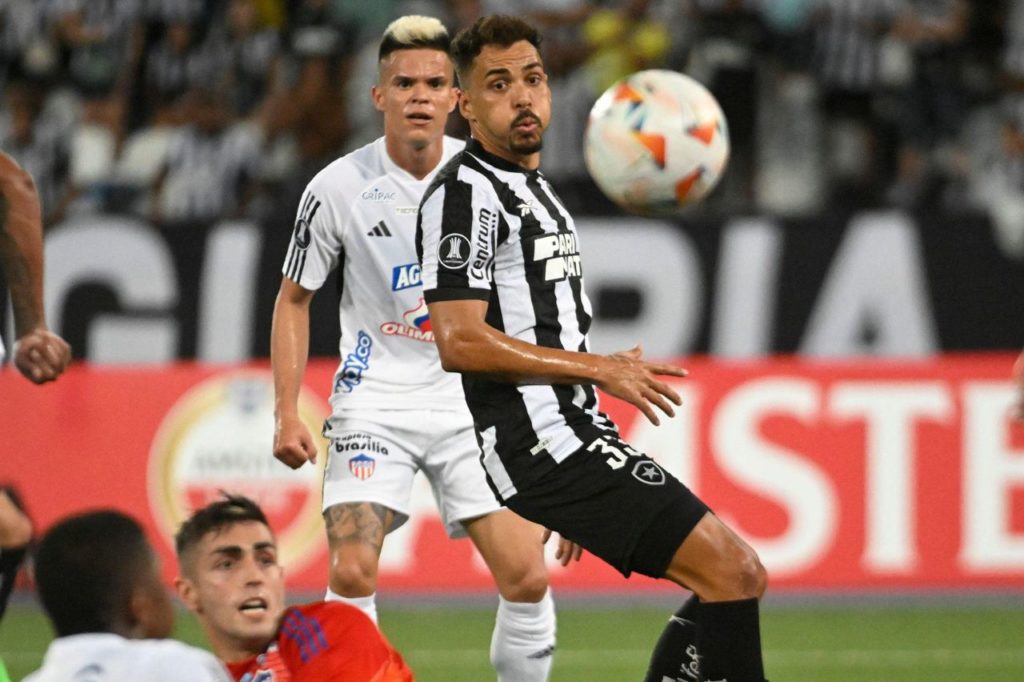 Meia-Eduardo-Botafogo-jogo-alamy2WY3443