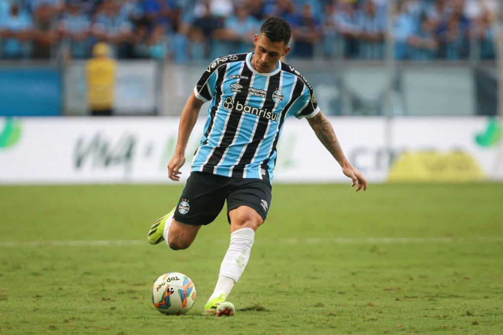 Pavon-Gremio-jogo-alamy2WYH7Y3 Atacante Pavón em ação pelo Grêmio