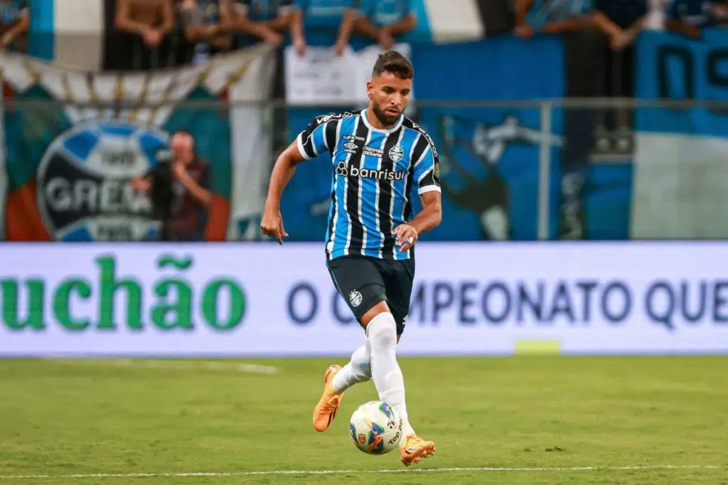 Pepê-Grêmio-jogo-alamy2WFN7B8 Meia Pepê em jogo do Grêmio