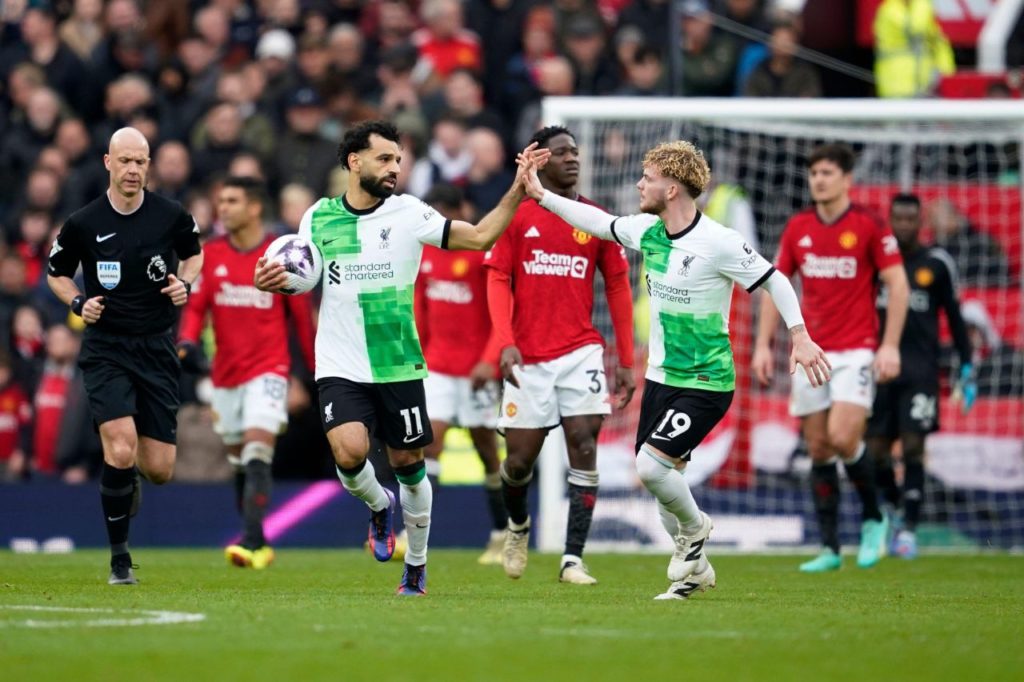 Salah comemora o segundo gol do Liverpool no empate pelo Manchester United no Old Trafford