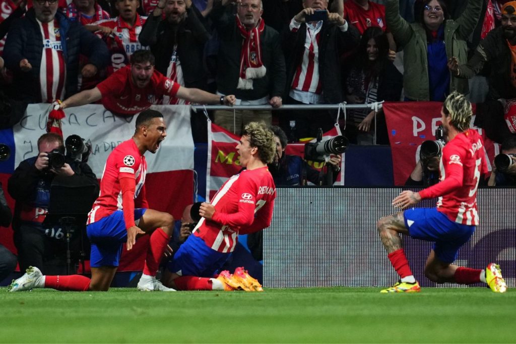 Brasileiro Samuel Lino comemora gol do Atlético de Madrid na Champions League