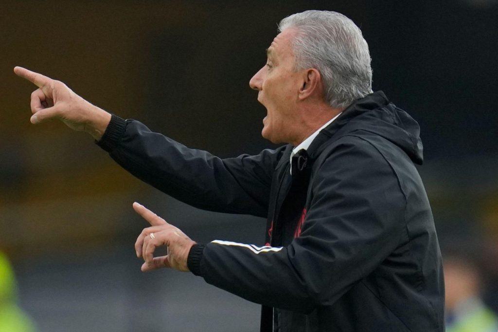Tite-Flamengo-treinador-jogo-2WXXB27 Técnico Tite no comando do Flamengo na Libertadores