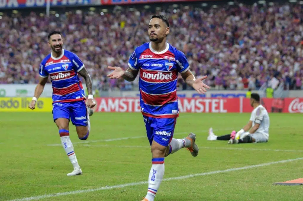 Yago-Pikachu-Lucero-Fortaleza-gol-alamy2X3B9C0 Pikachu comemorando gol do Fortaleza no Castelão em jogo contra o Boca Juniors pela Sula
