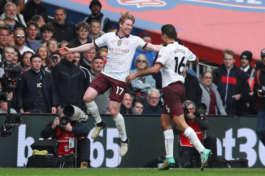 Kevin-De-Bruyne-Jogo-imago1043356928h Kenvin De Bruyne, do City, comemora um de seus gols marcados em uma das rodadas da Premier League.