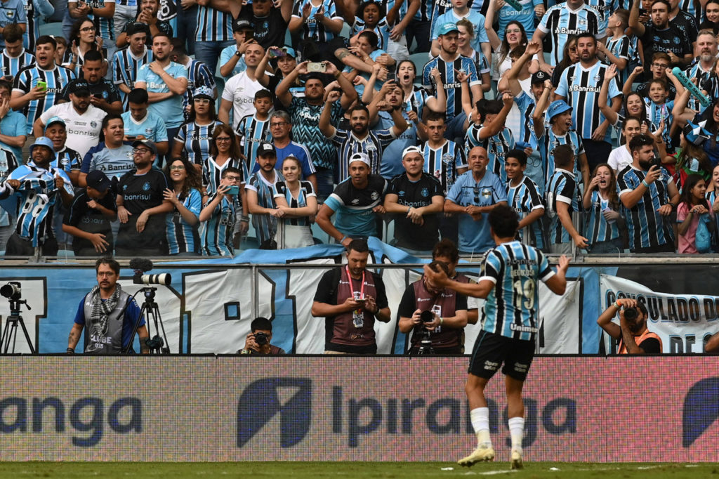 Diego-Costa-Grêmio-Jogo-imago1043384783h Diego Costa, do Grêmio, comemora o gol da virada sobre o Juventude, na final do Gauchão de 2024.