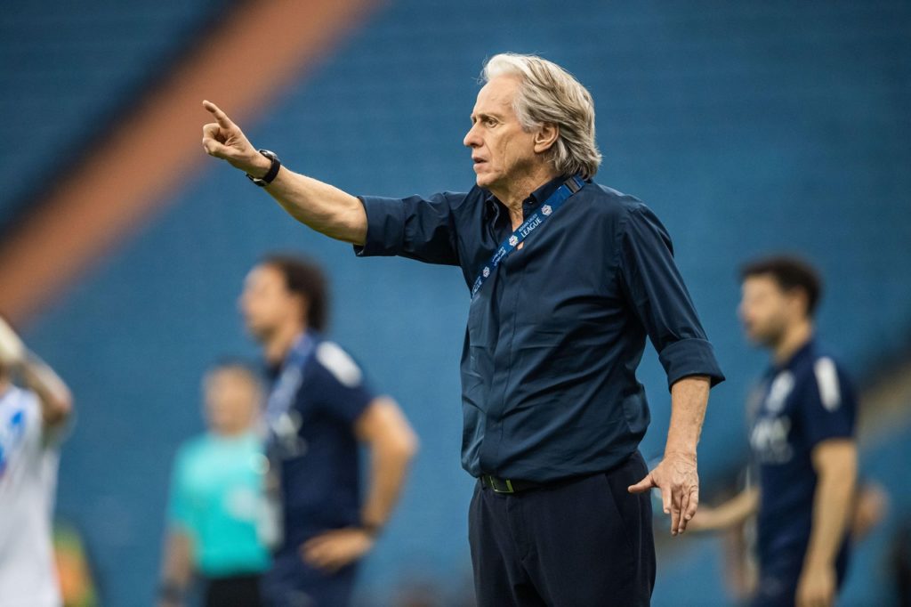 Jorge-Jesus-Al-Hilal-Jogo-2T4J0PR Jorge Jesus, do Al-Hilal, orienta o time em um dos jogos na temporada saudita.