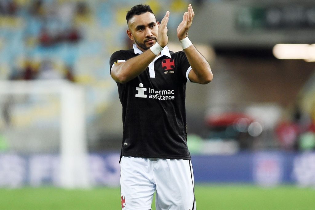 Payet-Vasco-Jogo-2WH0KJN Payet, do Vasco, agradecendo aos torcedores após uma partida do clube.