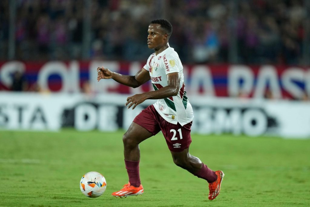 Arias-Fluminense-Jogo-2X3FAHX Arias, do Fluminense, conduz a bola em um dos jogos do clube nesta temporada.