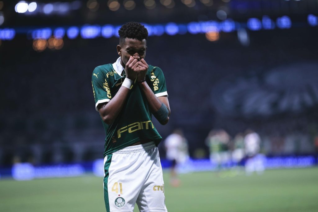 Estevão-Palmeiras-Jogo-2X4FC0N Estevão, do Palmeiras, comemora o seu gol marcado contra o Botafogo-SP, pela Copa do Brasil.