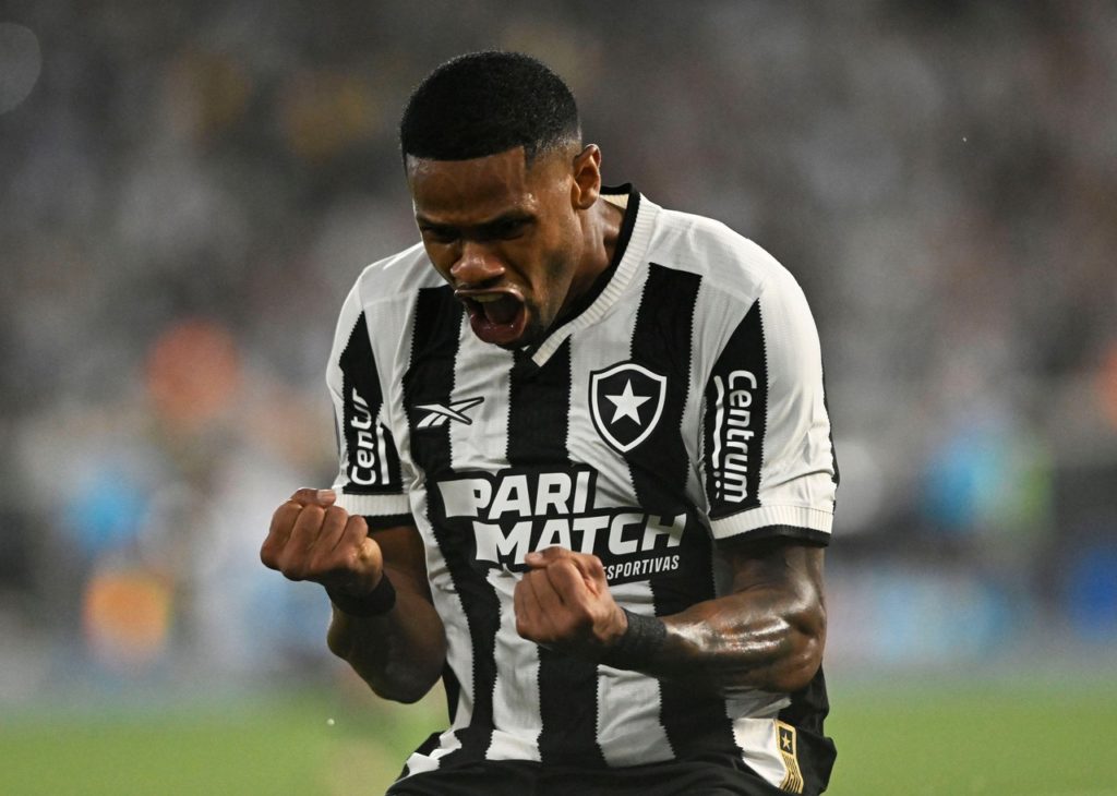 Júnior-Santos-Botafogo-Jogo-2X5CM0M Júnior Santos, do Botafogo, comemorando um gol marcado por ele na Libertadores de 2024.