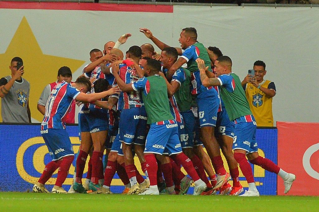 Equipe-Bahia-Jogo-2X63PRT Jogadores do Bahia comemorando um dos gols marcados pelo time no Campeonato Brasileiro.