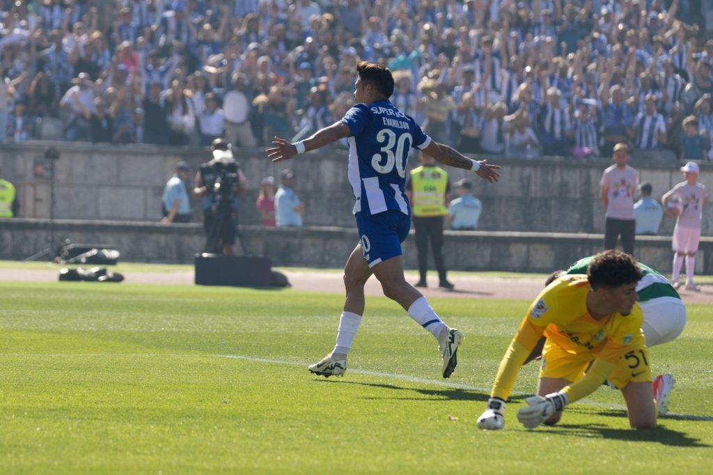 Evanílson-Porto-Jogo-2X8M9MT Evanílson, do Porto, comemorando um gol marcado pelo time na decisão da Taça de Portugual.