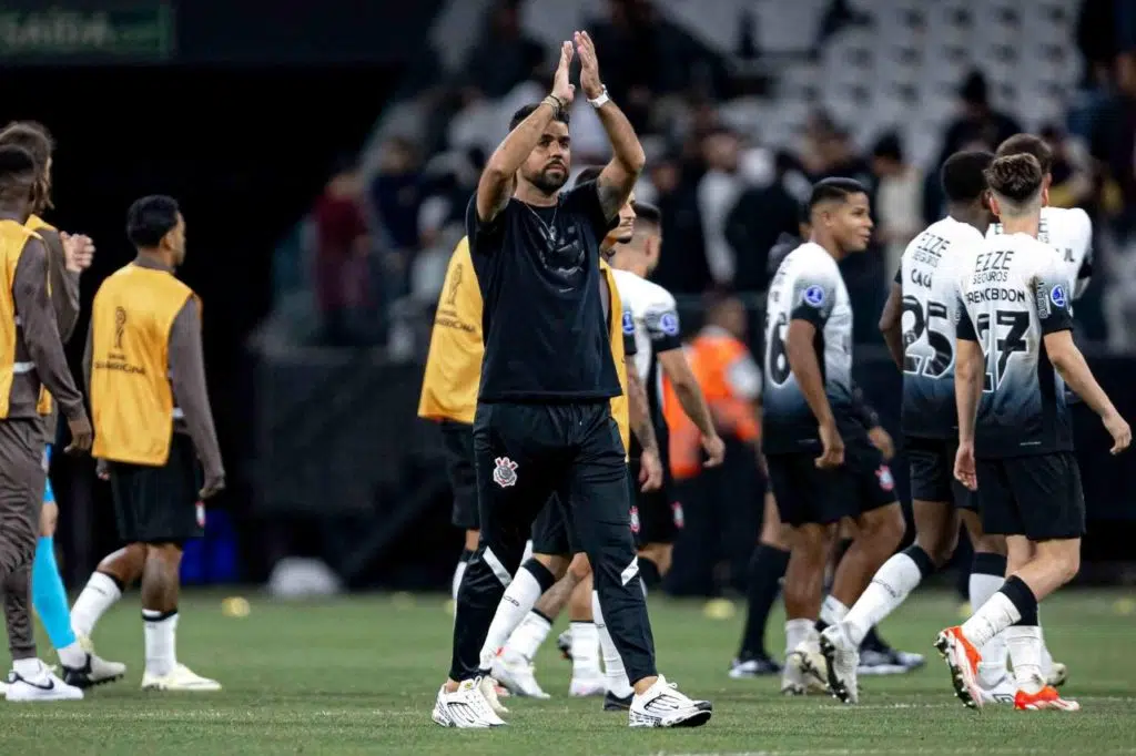 António-Oliveira-treinador-Corinthians-alamy2X6FN1P Técnico António Oliveira no comando do Corinthians na Neo Química Arena