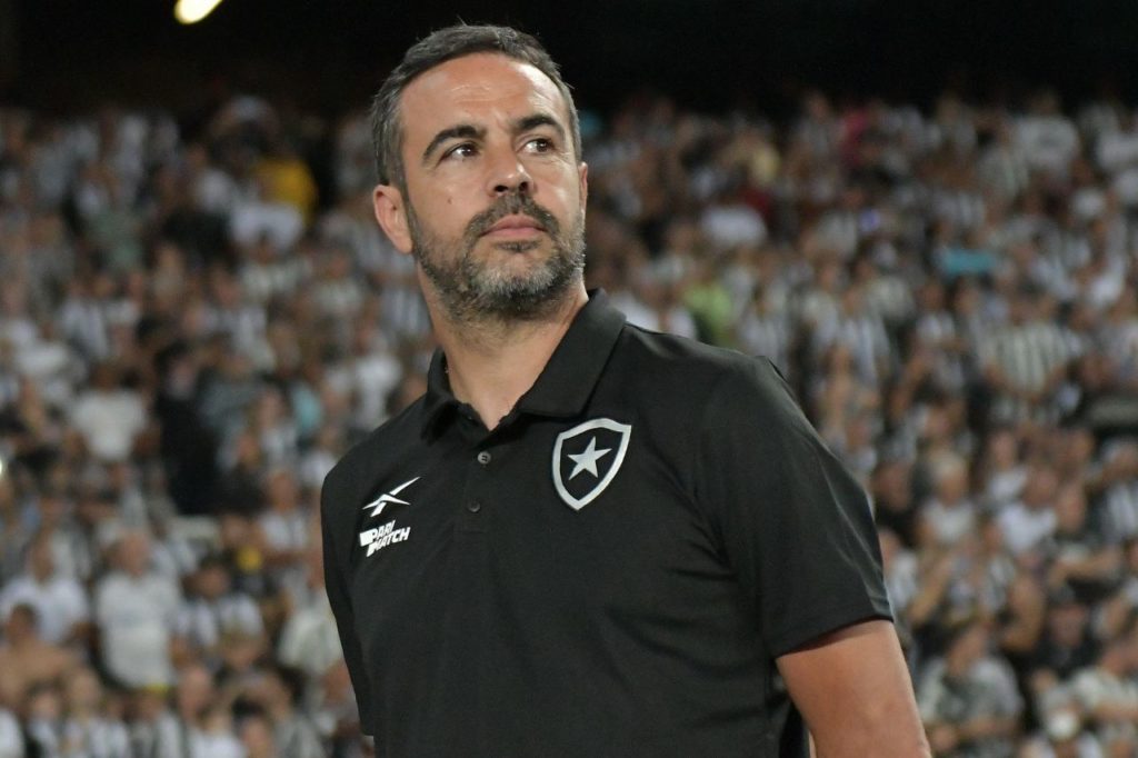 Técnico Artur Jorge no comando do Botafogo