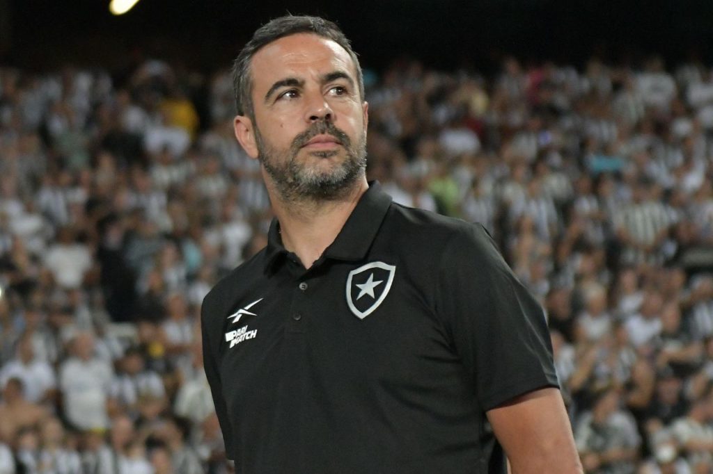 Artur-Jorge-Botafogo-treinador-alamy2X4XY7N Técnico Artur Jorge no comando do Botafogo