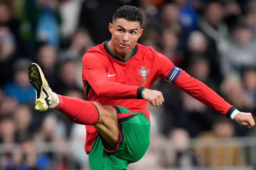 Cristiano-Ronaldo-Portugal-jogo-alamy2WX04NT CR7 em ação pela seleção portuguesa