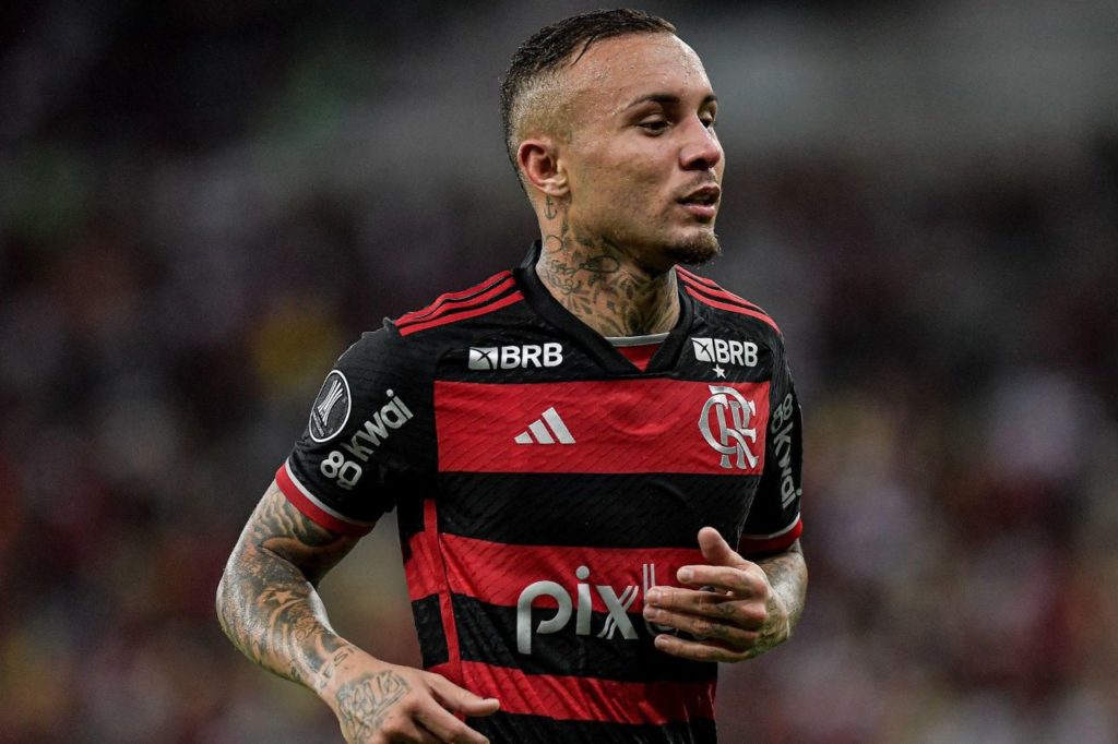 Atacante Everton Cebolinha em ação pelo Flamengo