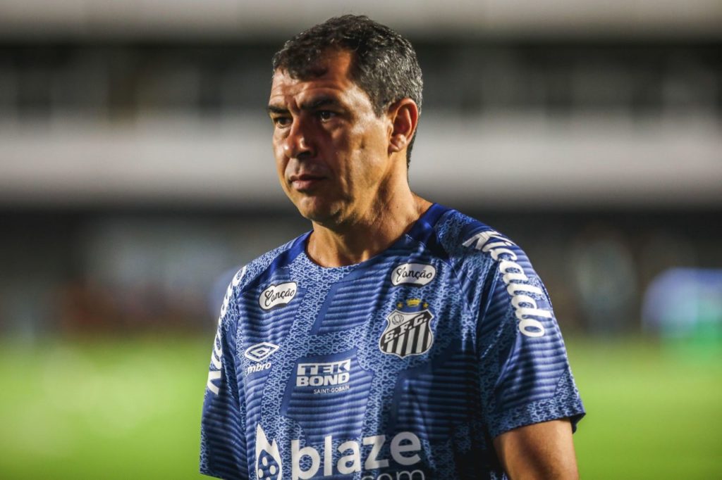 Técnico Fábio Carille no comando do Santos