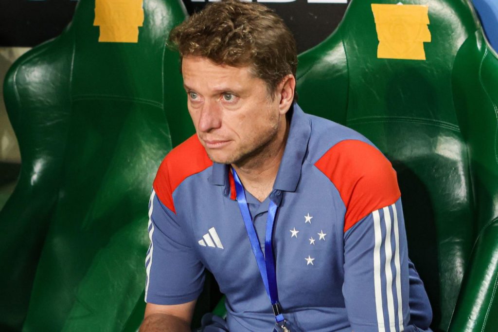 Fernando-Seabra-Cruzeiro-treinador-alamy26Y772 Técnico Fernando Seabra no comando do Cruzeiro