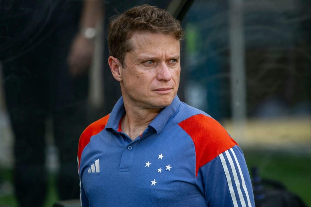 Fernando-Seabra-treinador-Cruzeiro-2X3RTNA Técnico Fernando Seabra no comando do Cruzeiro