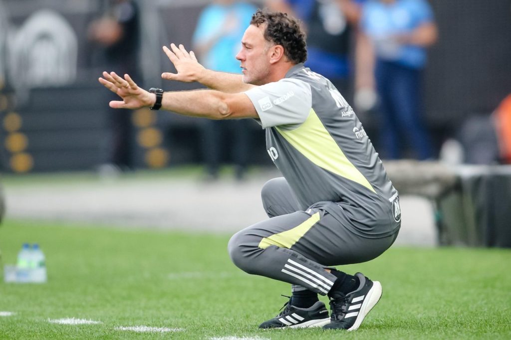 Gabriel-Milito-técnico-Atletico-MG-alamy2X10J3B Técnico Gabriel Milito no comando do Atlético-MG na Libertadores
