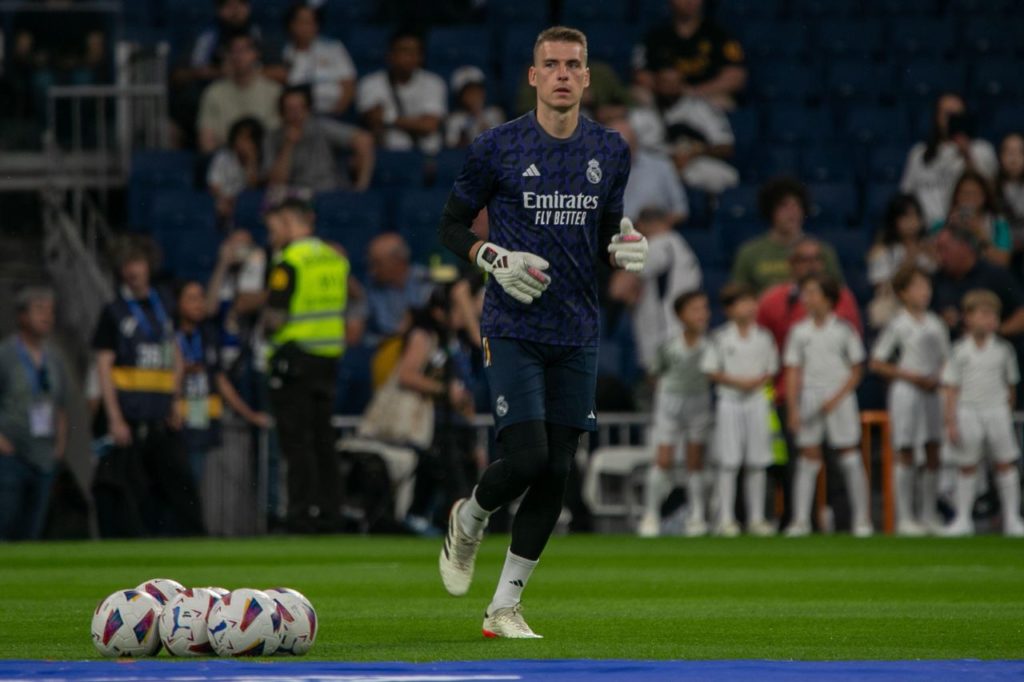 Goleiro-Lunin-Real-Madrid-jogo-alamy2X8MAGR Goleiro Andriy Lunin em jogo do Real Madrid