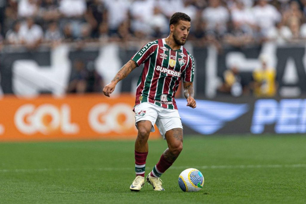 Guga-Fluminense-jogo-alamy2X3TM3W Lateral-direito Guga em ação pelo Fluminense