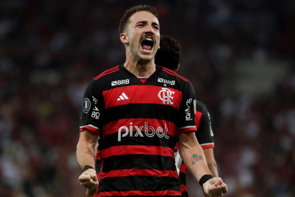 Leo-Ortiz-Flamengo-jogo-alamy2X0AN4M Zagueiro Léo Ortiz comemora gol pelo Flamengo