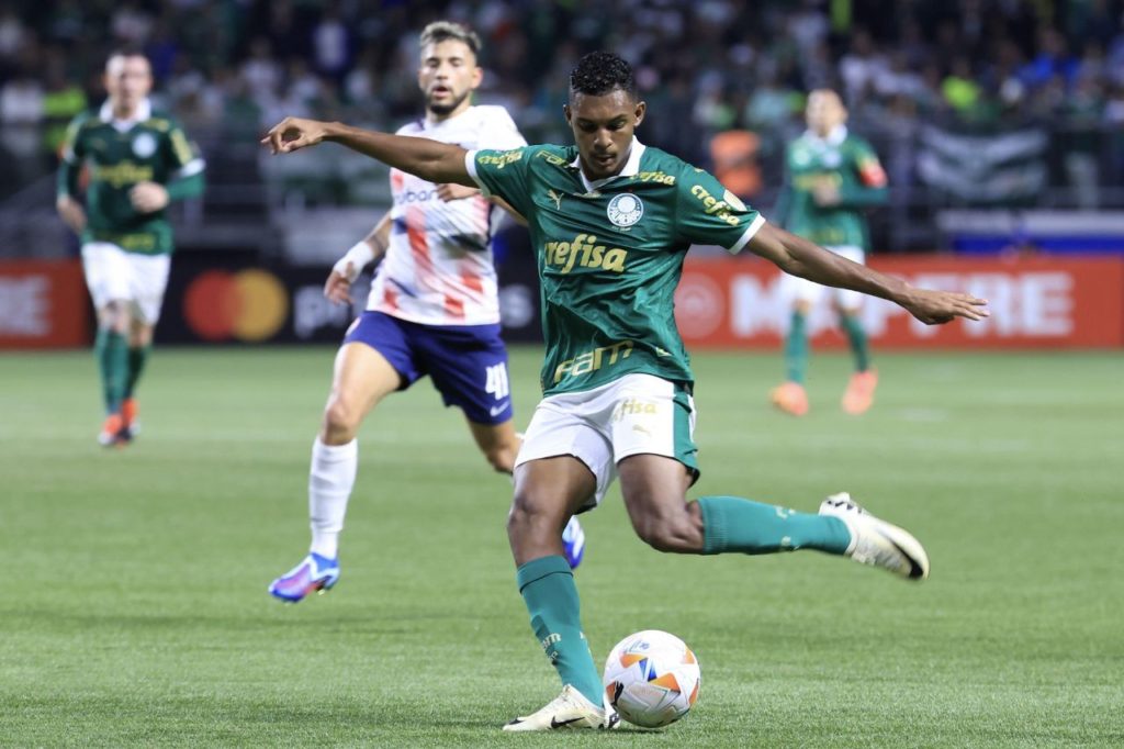 Luis-Guilherme-Palmeiras-jogo-alamy2X9CGDK Meia Luis Guilherme em ação pelo Palmeiras