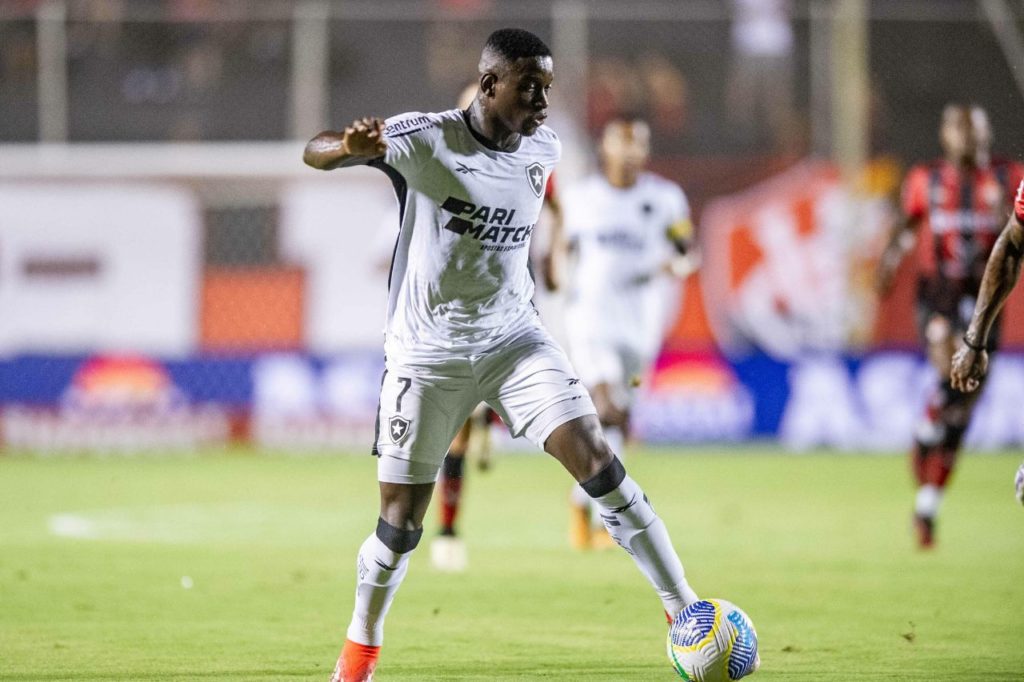 Luiz-Henrique-Botafogo-jogo-alamy2X83H7N Atacante Luiz Henrique em ação pelo Botafogo no jogo contra o Vitória na Copa do Brasil