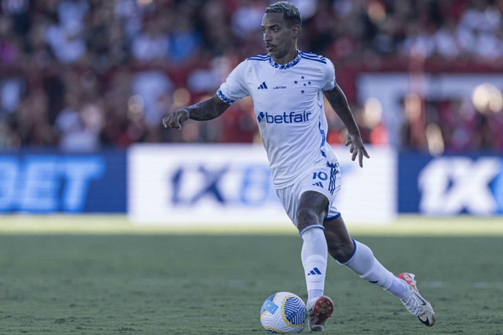 Matheus-Pereira-Cruzeiro-jogo-alamy2X63K36 Meia Matheus Pereira em ação pelo Cruzeiro