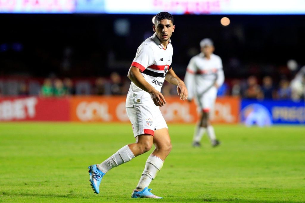 Michel-Araujo-São-Paulo-jogo-alamy2X448N1 Meio-campista Michel Araujo em ação pelo São Paulo no Morumbis