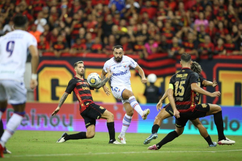 Moisés em jogo do Fortaleza contra o Sport na Copa do Nordeste na Arena Pernambuco