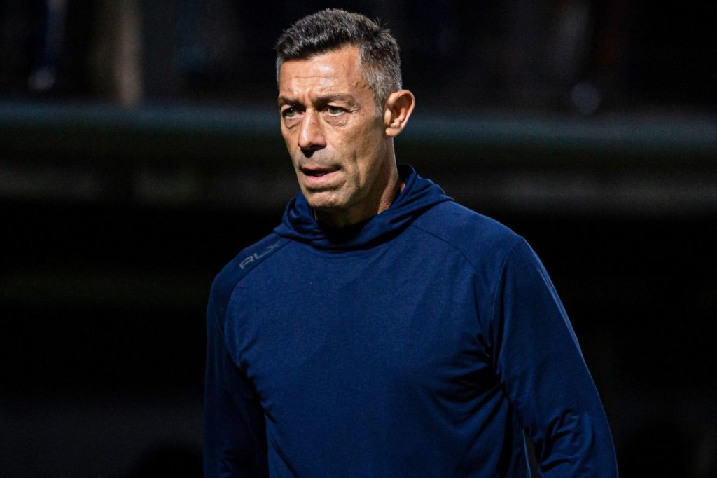 Pedro-Caixinha-técnico-Bragantino-alamy2X5GXP7 Técnico Pedro Caixinha no comando do Red Bull Bragantino