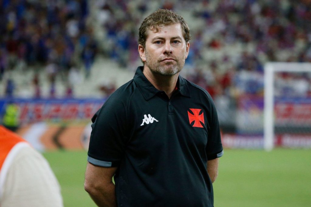 Rafael-Paiva-treinador-interino-Vasco-alamy2X4ANWC Técnico interino Rafael Paiva à frente do Vasco