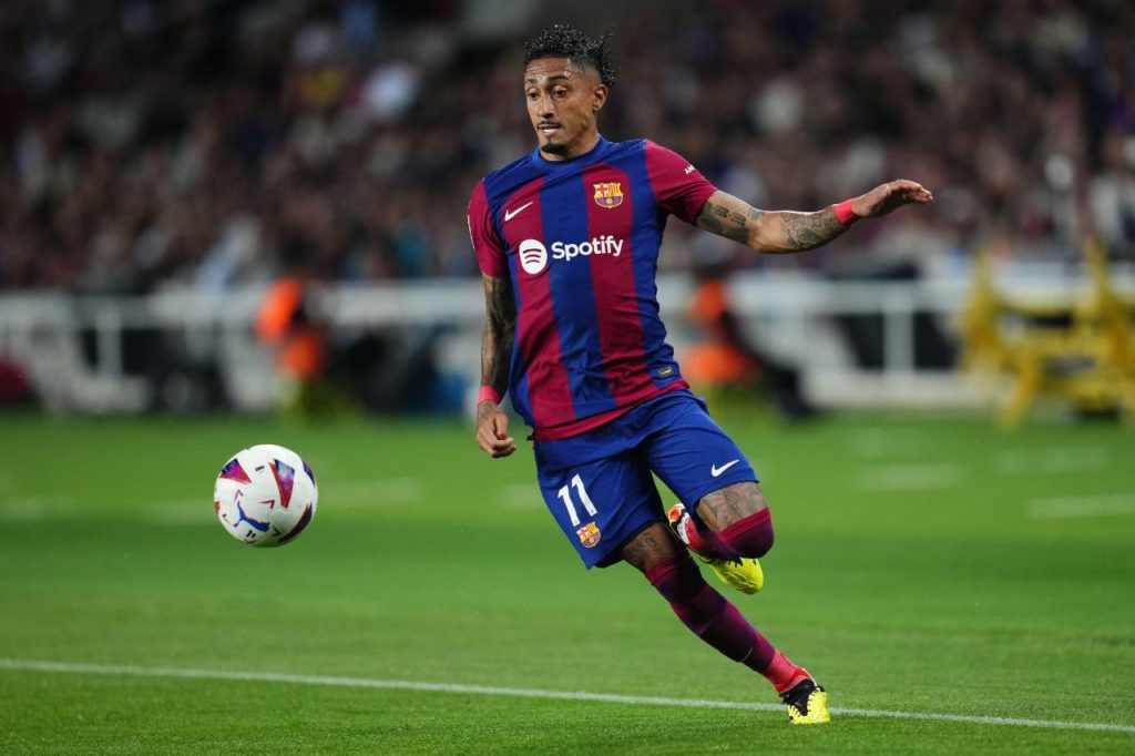 Raphinha-Barcelona-jogo-alamy2X697JT Atacante Raphinha em ação pelo Barcelona no jogo contra a Real Sociedad pela LaLiga