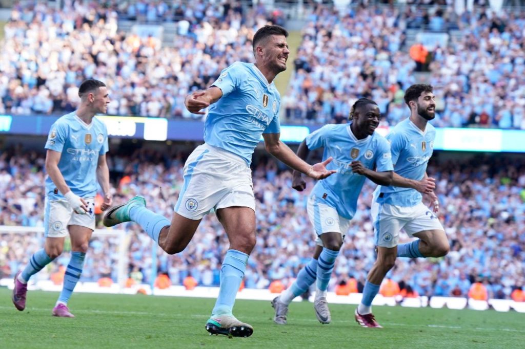Rodri-Manchester-City-gol-alamy2X7CNA5 Volante Rodri comemora o terceiro gol do Manchester City na vitória sobre o West Ham pela Premier League