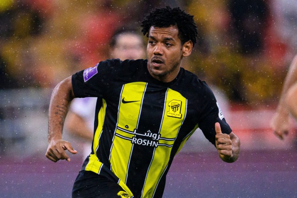 Romarinho-Al-Ittihad-jogo-alamy2WC91GW Atacante Romarinho em ação pelo Al-Ittihad no Campeonato Saudita
