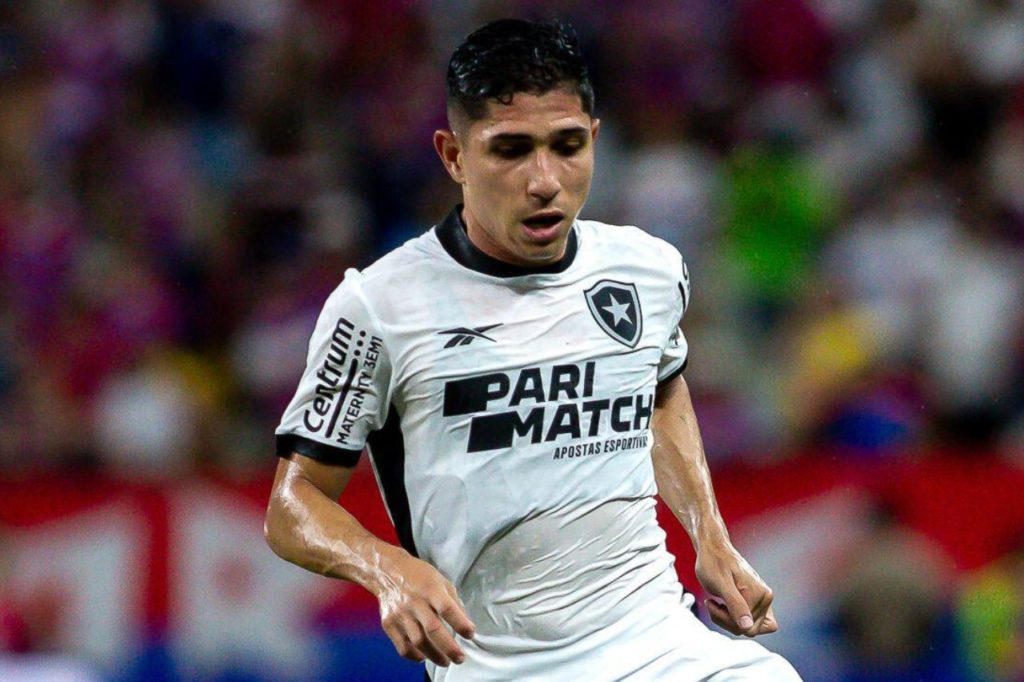 Savarino-Botafogo-jogo-alamy2X6A7A9 Savarino em ação pelo Botafogo na Libertadores