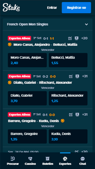 Captura de tela na página de apostas ao vivo da Stake com os jogos acontecendo no momento. 