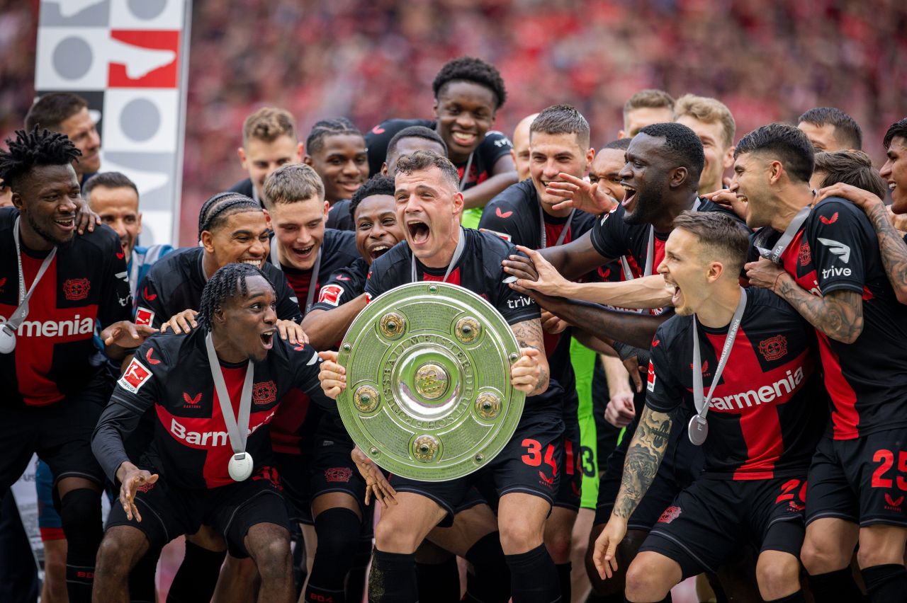 Bayer Leverkusen vence o Augsburg e fica invicto na Bundesliga